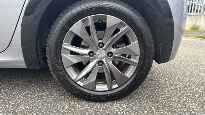 Peugeot 208 100kW Allure Premium 50kWh 5dr Auto Electric Hatchback